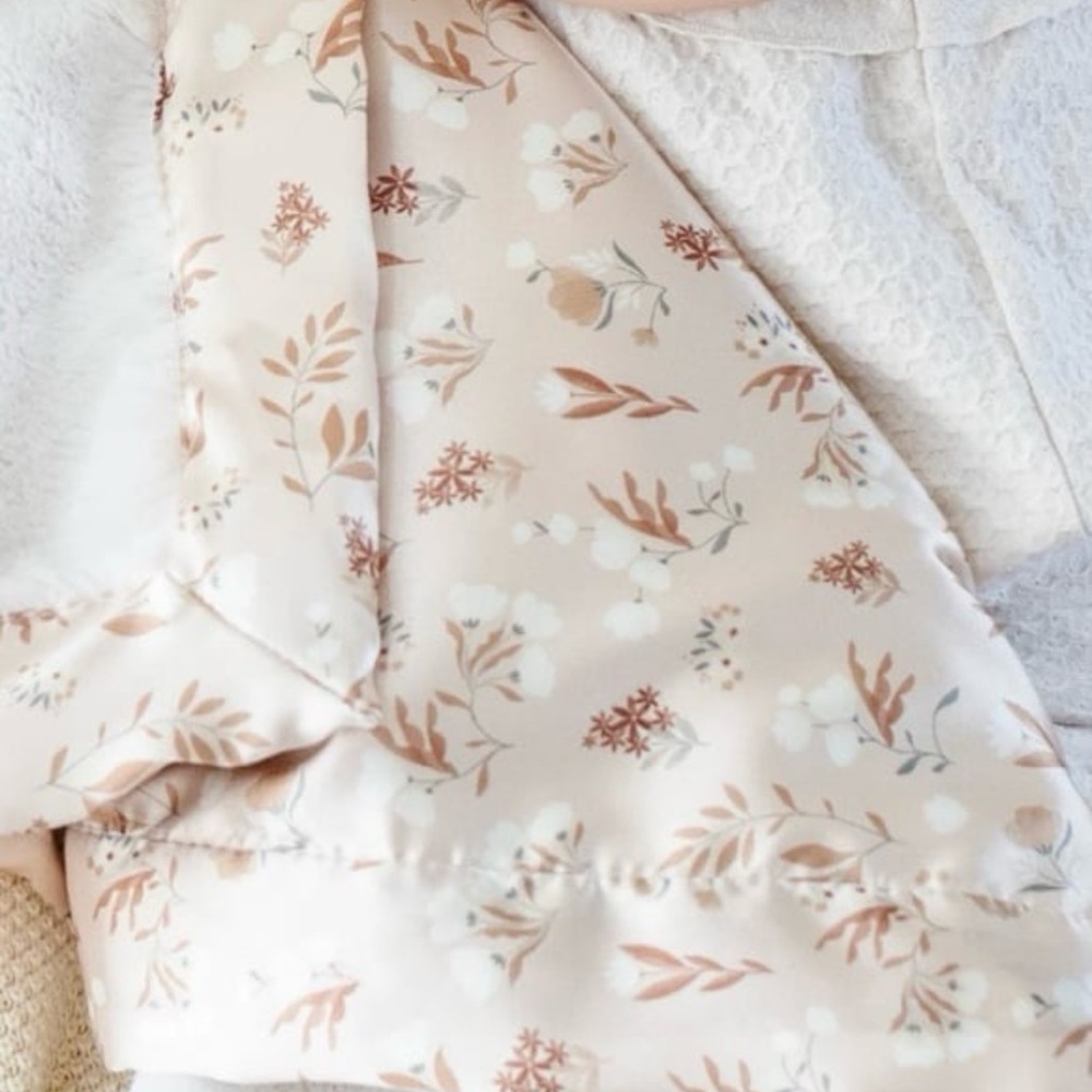 Saranoni Luxury Blanket - Picture 2 of 5